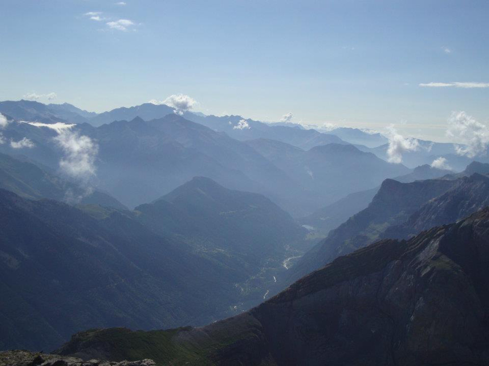 Panorámica de los valles y montañas del interior de Asturias en el Camino Primitivo